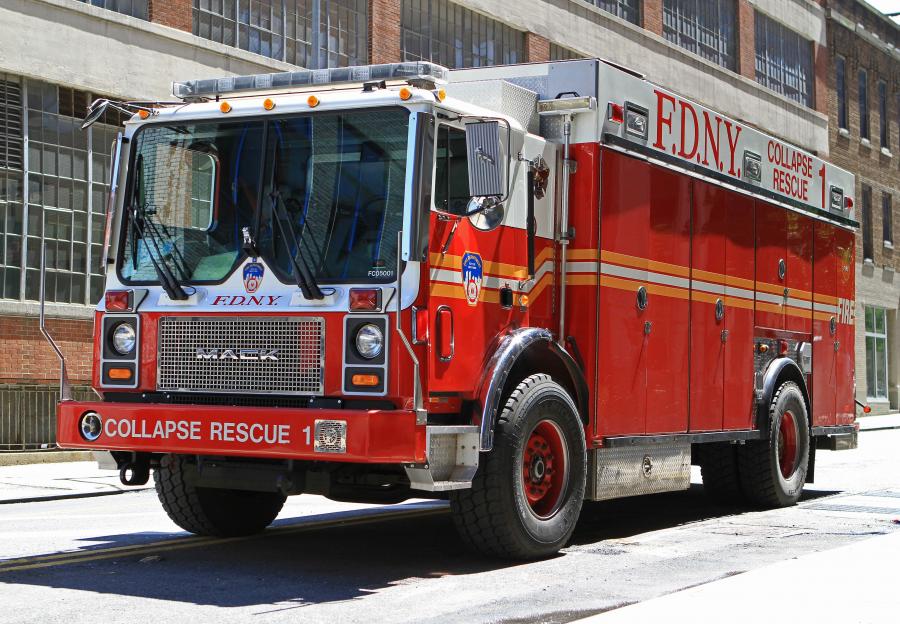  Mack MR 688P Ferrara Collapse Rescue-Unit 2005 года  (фото 1 из 1)